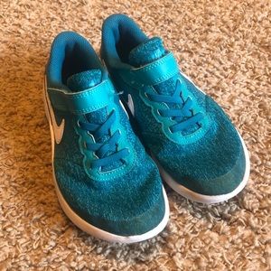 Girls Nike tennis shoes sz 3y